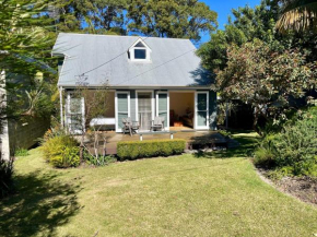 Phinneys Holiday Cottage100 m to Hyams Beach - Free Wifi